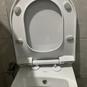 Creavit Klozet Kapaklarındaki Hızlı Menteşe Arızası Ve Ücretsiz Değişim İsteği