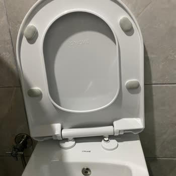 Creavit Klozet Kapaklarındaki Hızlı Menteşe Arızası Ve Ücretsiz Değişim İsteği