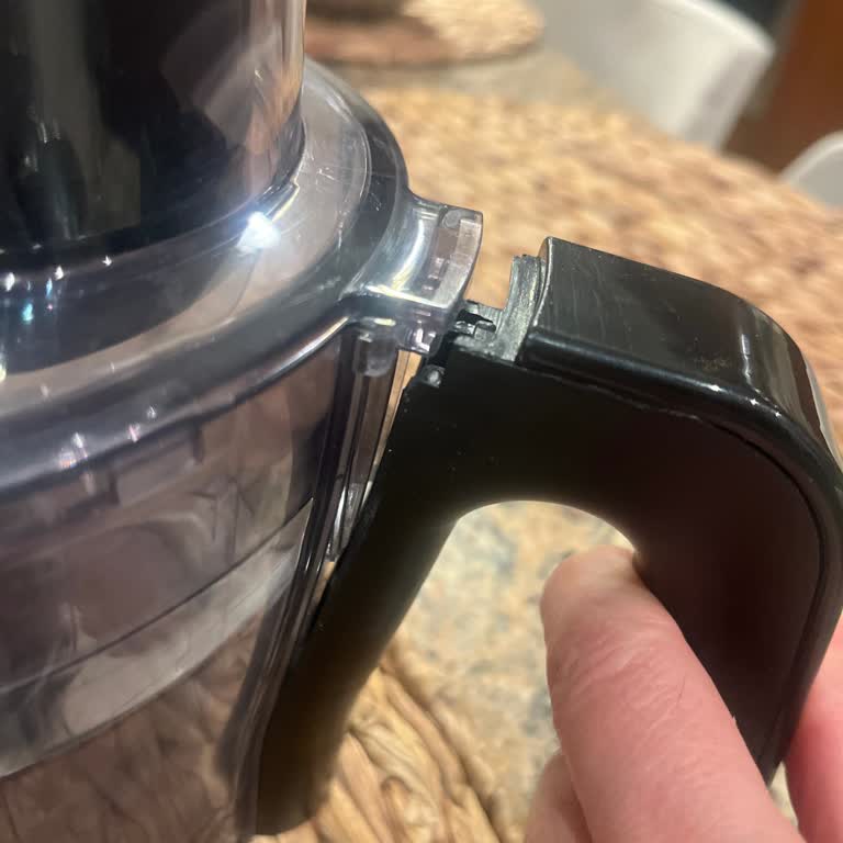 Kalitesiz Hazne Kulpu Parçası Kırıldı, Ürün Çalışmaz Duruma Geldi