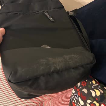 Mochila Samsonite manchada en 3 meses, reclamo por falta de solución