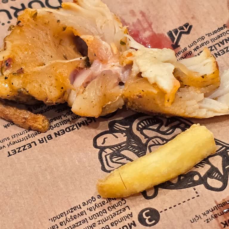 Dürümde Çiğ Tavuk Ve Patates Kızartmasında Kıl Hijyen İhlali