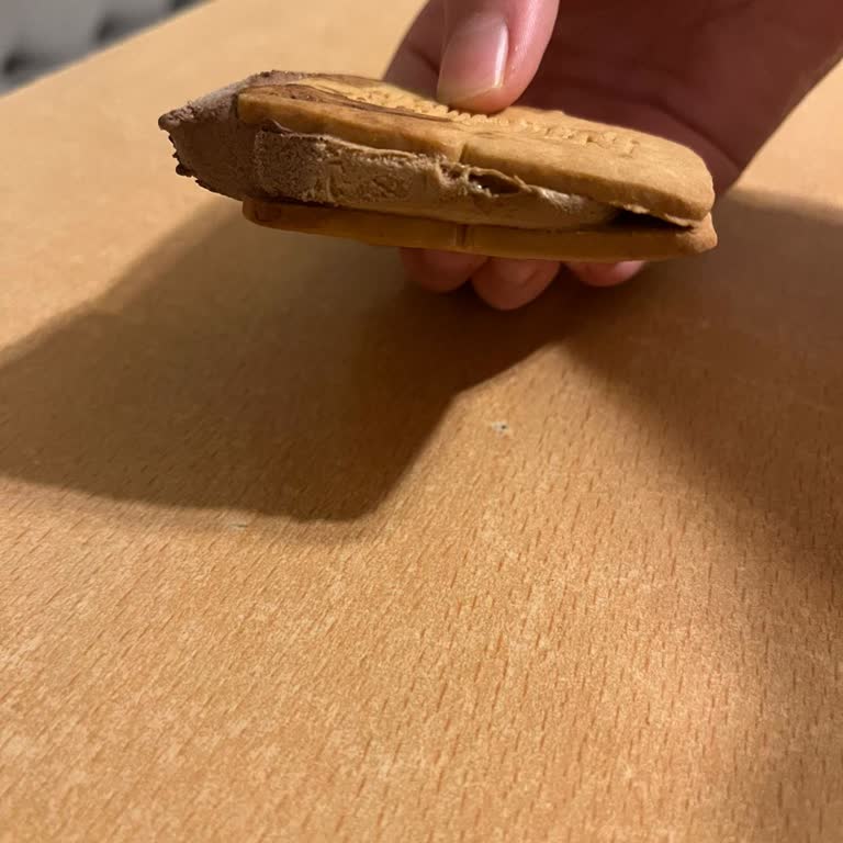 Nogger Dondurmasında Az Ve Düzensiz Dondurma İçeriği