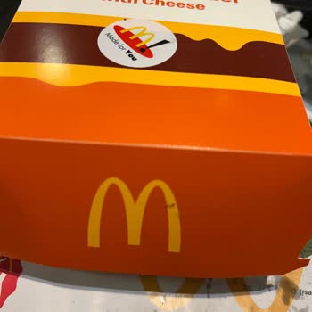 Saç Teli İçeren Hamburger Ve Uzun Bekleme Nedeniyle Film Kaçırılması