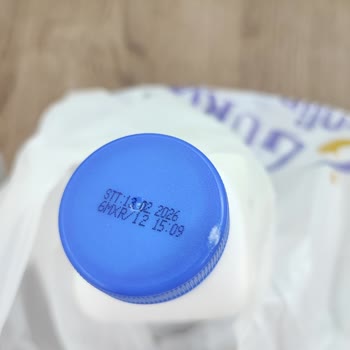 Son Kullanma Tarihi Geçmemiş Ayranda Kapak İçinde Küf