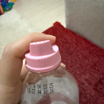 Bebek Suyu Şişesindeki Plastik Çapak Çocuğun Yüzüne Çizik Bıraktı