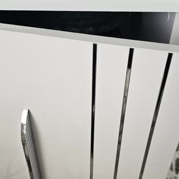 Sivas Mağazasında Hasarlı Konsol Parçası Ve Uzayan Değişim Süreci