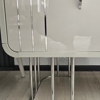 Sivas Mağazasında Hasarlı Konsol Parçası Ve Uzayan Değişim Süreci