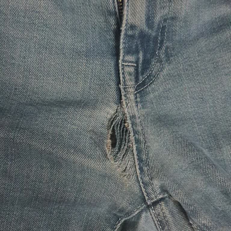 Fermuar Altı Yırtılan Kot Pantolon, Kalite Güvenine Darbe