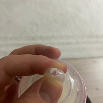 Silikon Biberon Emziği Yırtıldı, Aşırı Süt Akışı Ve Boğulma Riski