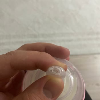 Silikon Biberon Emziği Yırtıldı, Aşırı Süt Akışı Ve Boğulma Riski