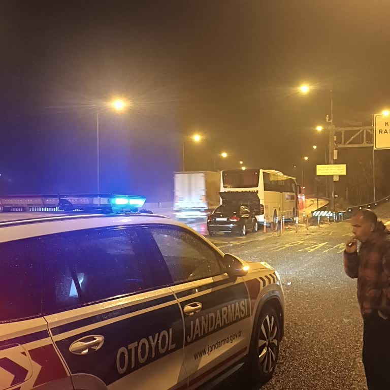 Lüks Adana Otobüsünde Motor Arızası Ve Duman, Yolculara Bilgi Verilmedi