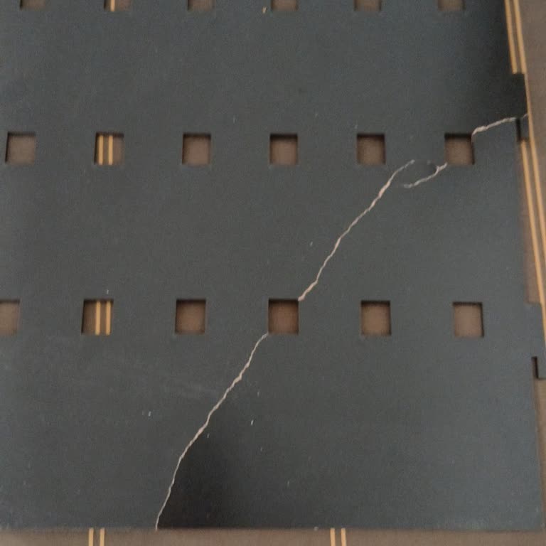 Mhc Gifts'ten Kırık Standlı Ve Kalitesiz Epoksi Harf Anahtarlıkta Satıcı Yanıtsız