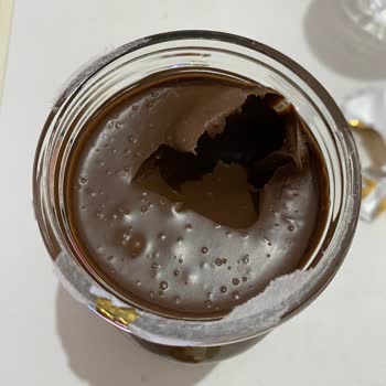 Nutella Kavanozunda Kabarcıklar Ve Bozulmuş Yapı Nedeniyle Değişim İsteği