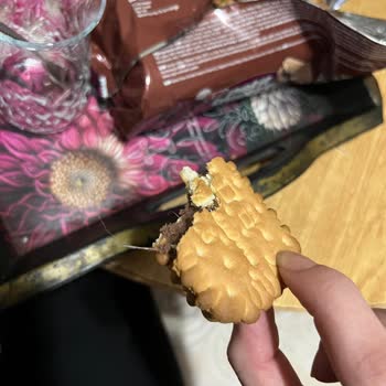 Eti Petit Beurre Bisküvi İçinde Yabancı Madde Ve Hijyen İhlali