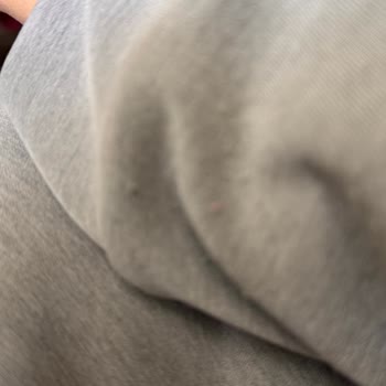 İskenderun Prime Mall Avva Mağazasından Yüksek Fiyatlı Kazak Ve Eşofmanlarda Hızlı Tüylenme Sorunu