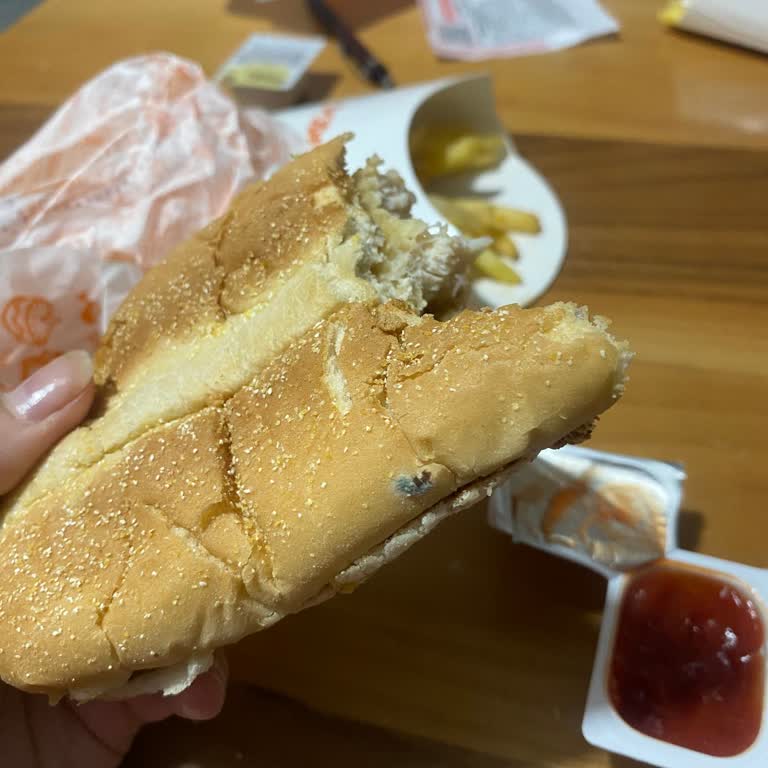 Popeyes’te Küflü Ekmek: Sağlık Endişesi Ve İade Talebi