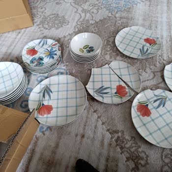 Schafer Luna Yemek Takımında Kırık Tabak Ve Eksik Parçalar, Marka Yardımcı Olmadı