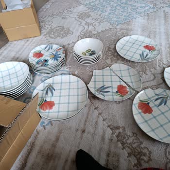 Schafer Luna Yemek Takımında Kırık Tabak Ve Eksik Parçalar, Marka Yardımcı Olmadı