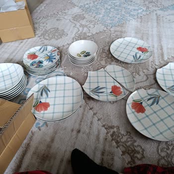 Schafer Luna Yemek Takımında Kırık Tabak Ve Eksik Parçalar, Marka Yardımcı Olmadı