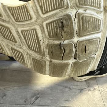 Ayakkabının Tabanda Erken Aşamalı Soyulması Ve Değişim Talebi