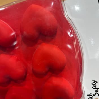 Evidea Mağazasındaki Silikon Kalıp İçinde Saç Bulunması