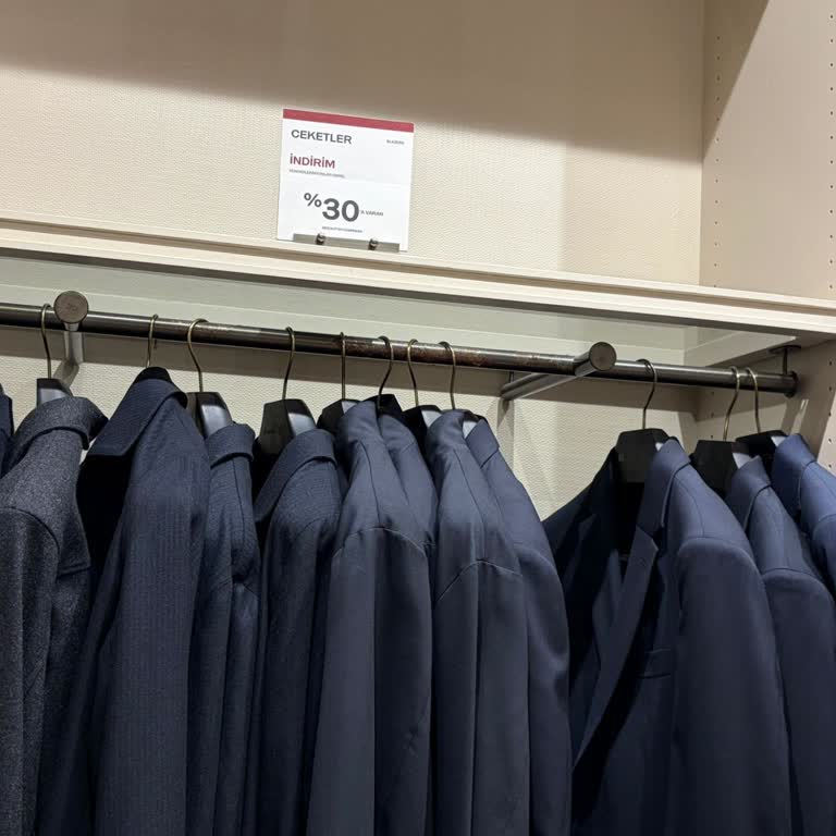 Massimo Dutti Mağazasında İndirim Etiketi Olan Ceketin Satışı Reddedildi