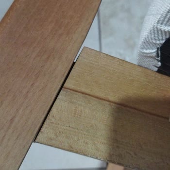 Masa Ve Sandalyenin Ayaklarındaki Oynama İçin Ücretsiz Onarım Talebi