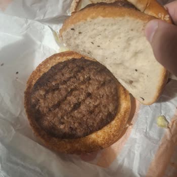 Peynir Ve Sos Olmadan Gelen Hamburger, Soğuk Ürünler Ve Cevapsız Müşteri Hizmetleri