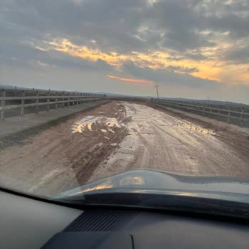 On Yıllık Yol Bakımsızlığı Öğrencileri Ve Köyü Tehlikeye Atıyor