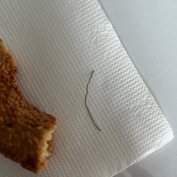 Ankara Başkent Market Simidin İçinde Metal Parçası Bulundu