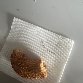 Ankara Başkent Market Simidin İçinde Metal Parçası Bulundu