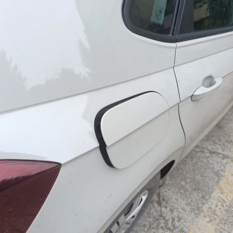 Petrol Ofisi İstasyonunda Açık Yakıt Kapağı Güvenlik Riski