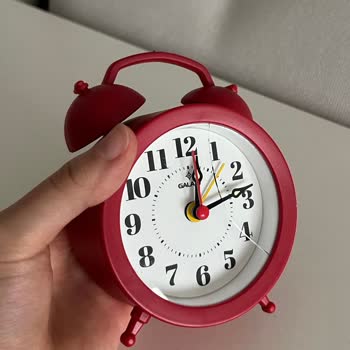 Gönderilen Ürünler İlan Görselleriyle Uyumsuz Ve Çalar Saat Camı Kırık