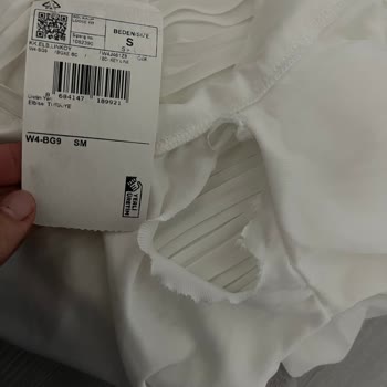 Yırtık Elbiseler İçin Ücret İadesi Haksız Şekilde Reddedildi