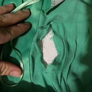 Yırtık Elbiseler İçin Ücret İadesi Haksız Şekilde Reddedildi