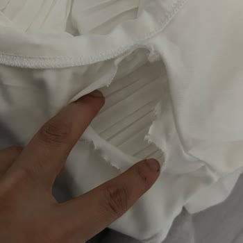 Yırtık Elbiseler İçin Ücret İadesi Haksız Şekilde Reddedildi