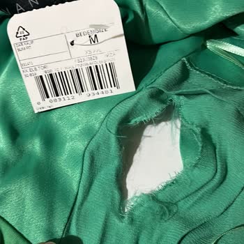 Yırtık Elbiseler İçin Ücret İadesi Haksız Şekilde Reddedildi