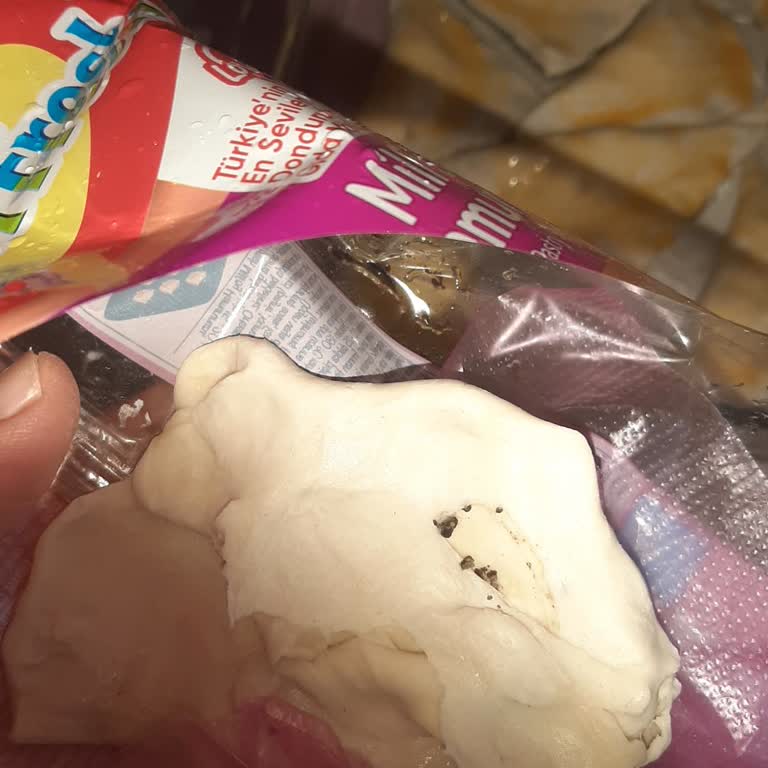 BİM Superfresh Milföy Hamurunda Çamur Benzeri Yabancı Madde Ve Gıda Güvenliği Endişesi