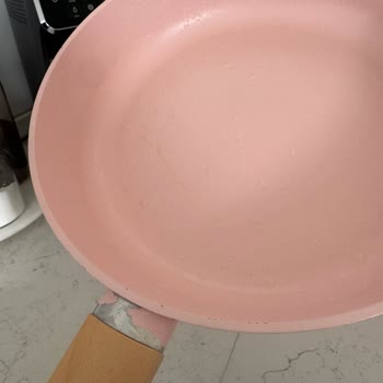 Perotti Pembe Tencere Setinde Hızlı Renk Solması Ve Kavlama