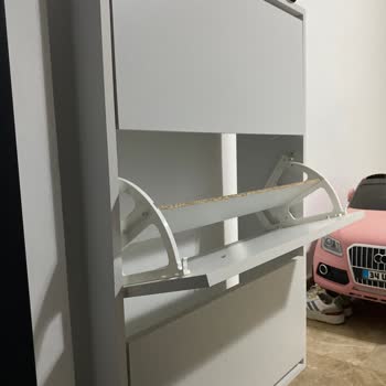 Rafları Sürekli Düşen Ayakkabılıkta 1.600 TL'lik İade Talebi