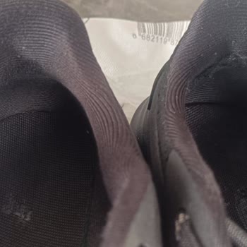 Garanti Kapsamındaki Ayakkabı Yırtıldı Ve Değişim Talep Ediyorum