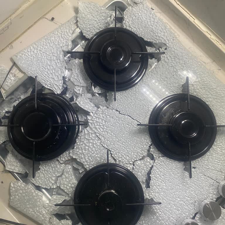 Patlayan Ocak Camı Nedeniyle Güvenlik Endişesi Ve İade Talebi