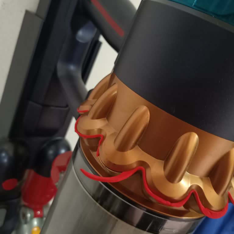 Dyson Gen5 Süpürge Başlığındaki Açılmalar Ve Boru Gevşemesi İçin Değişim Talebi