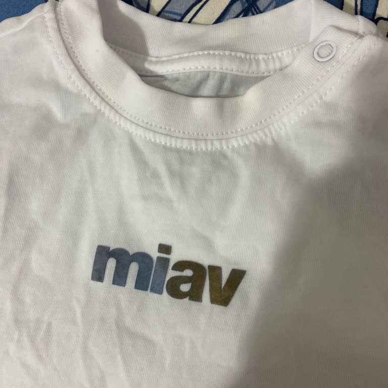 İlk Yıkamada Mavi Tişörtteki Miav Yazısı Soldu