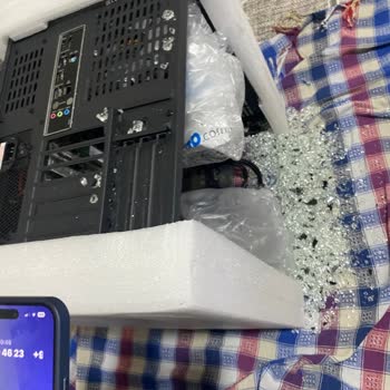 Yurtiçi Kargo'nun Taşıma Sürecinde Bilgisayar Kasamın Camı Kırıldı