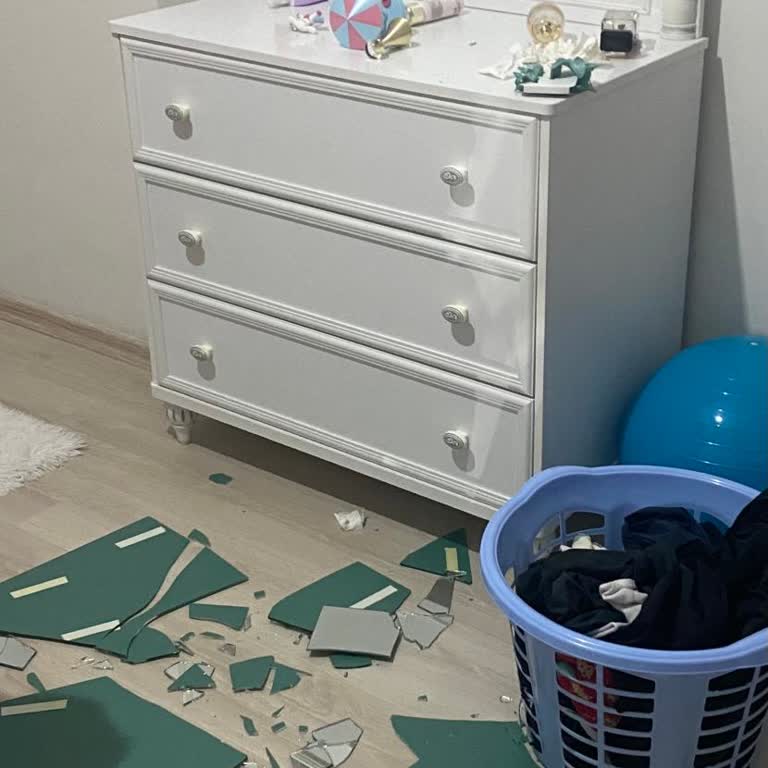 Çilek Şifonyer Aynasının Güvensiz Sabitlemesi Nedeniyle Kırılması Ve Çocuk Güvenliği Tehlikesi