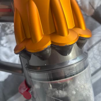 Dyson V12 Detect Slim Haznesindeki Çizik Ve Soyulma Sorunu Ücretsiz Değişim Talep Ediyor