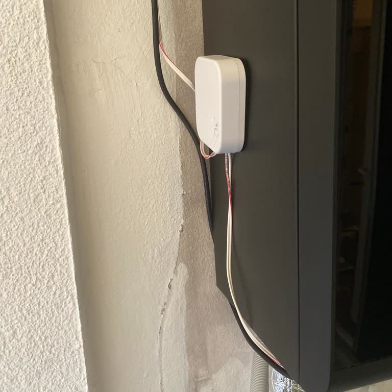 Warmhaus Kombi Servisinde Dijital Termostat Ve Çizilen Yan Panel İçin Şikayet