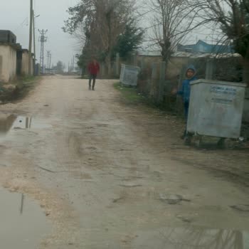 Çukurlu Yollar Ve Çöp Kokusuyla Mücadele Söz Verilen Çözüm Gelmedi