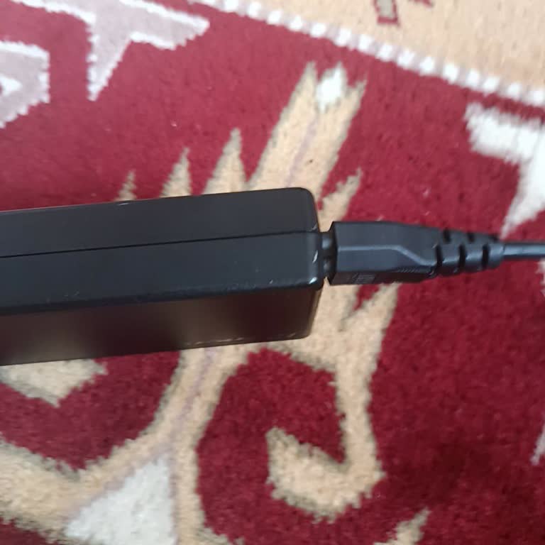 Adaptör Kablosu Şarj Girişine Oturmuyor Ve Takma Sırasında Rahatsız Edici Sıkışma